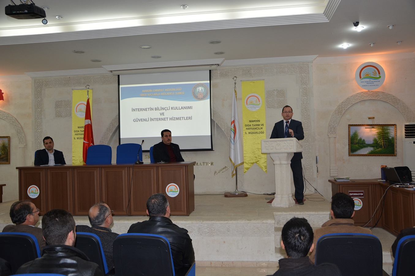 Mardin’de internet kafe sahiplerine eğitim verildi Mardin’de internet kafe sahiplerine eğitim verildi